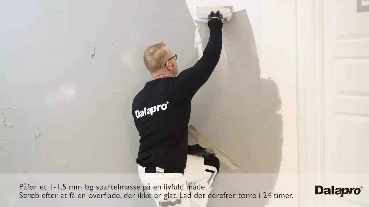 Dekorspartelmasse, der giver en betonlignende overflade. (DK) thumbnail